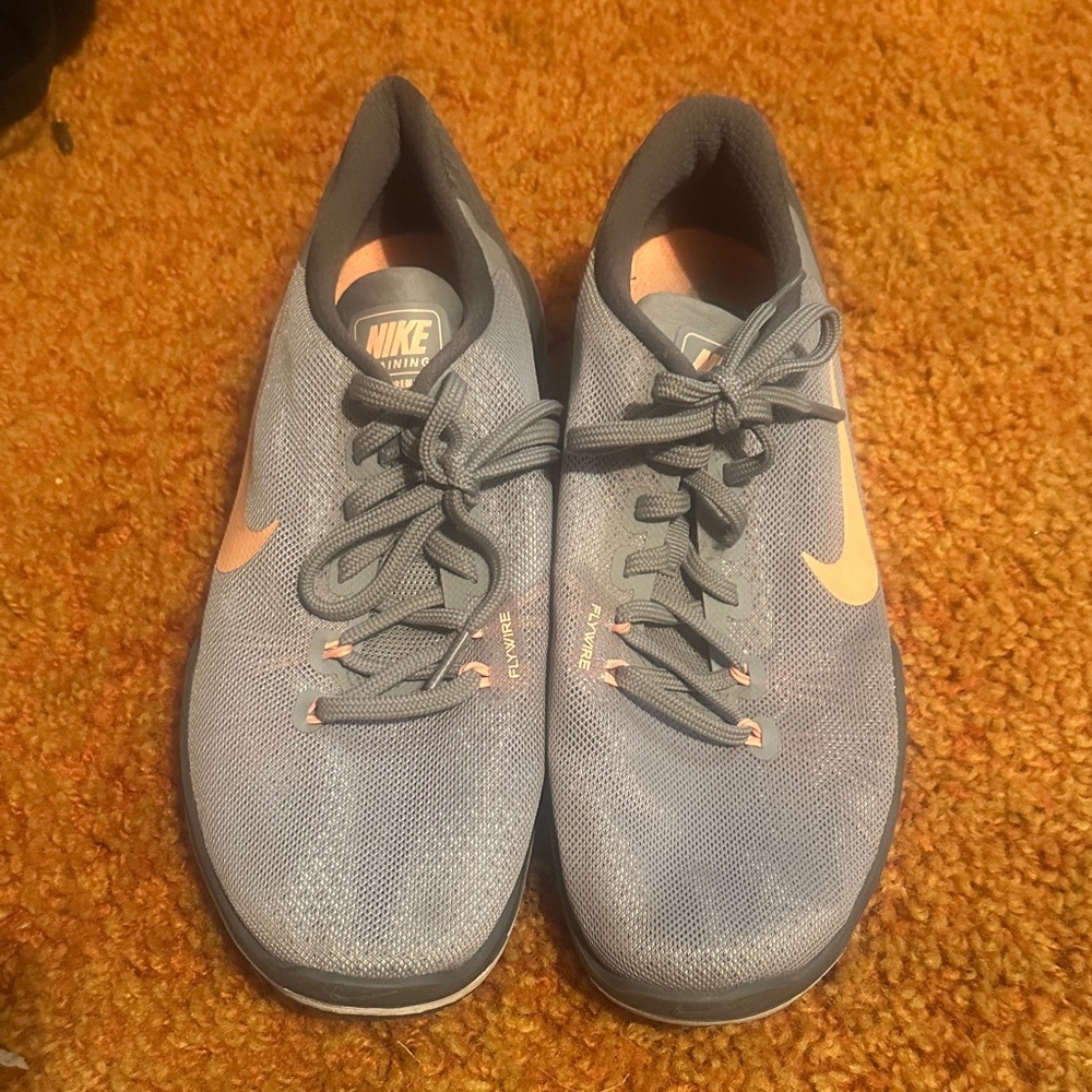 Nike Women's Gray and Pink Athletic Shoes